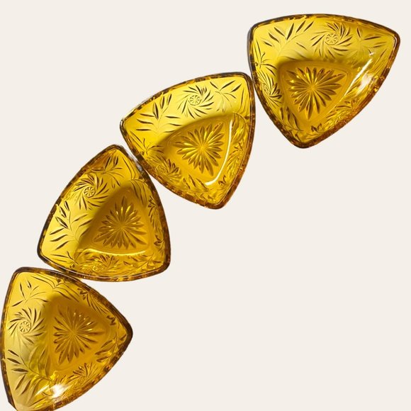 Set of 4 Vintage Triangle Amber Pinwheel Retro Mid Century Glass Triangle Bowls - Picture 1 of 9